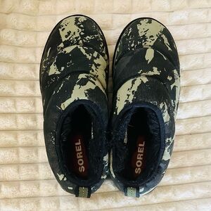 Sorel Women’s Camo Black and Green Fuzzy Slipper Shoes
